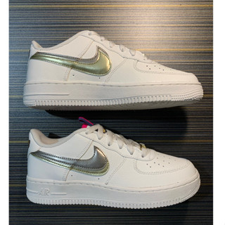 （ของแท้ 100 %）Nike Air Force 1 Low (GS) รองเท้าผ้าใบลําลองลําลองสีเงินแพลทินัม