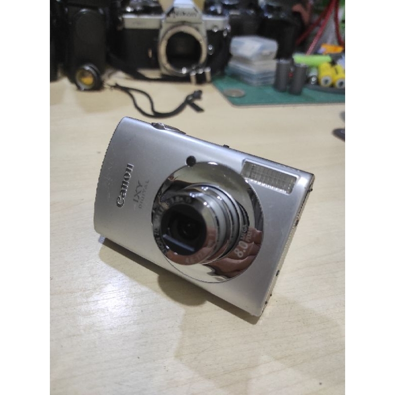 compact digital camera canon ixy 910 is