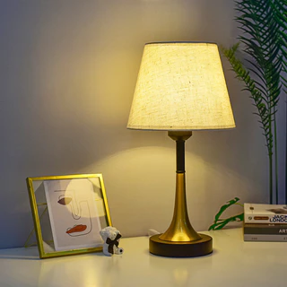 Modern Nordic E27 LED โคมไฟสร้างสรรค์เรียบง่ายผ้าโคมไฟตั้งโต๊ะในร่มข้างเตียงห้องนอนห้องรับแขกตกแต่งโรแมนติก