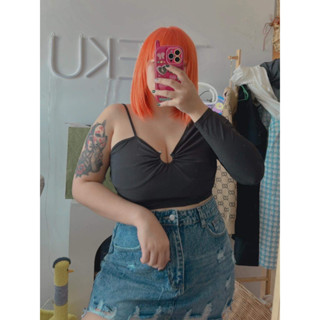 y2kเสื้อครอปท็อปสีดำแขนยาวข้างสายเดี่ยวข้างแต่งอก(ด22)(สินค้าพร้อมส่ง)
