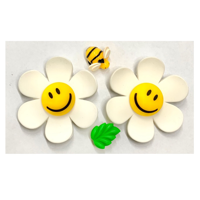 JBWG 🌈✨👠ตัวติดรองเท้ามีรู “ สมาย เดซี่ บี ”  👠🌈shoe Charm  “ Bee Smile Daisy  ” - Wiggle งานShopคุณภาพดี สีสวยคมชัด