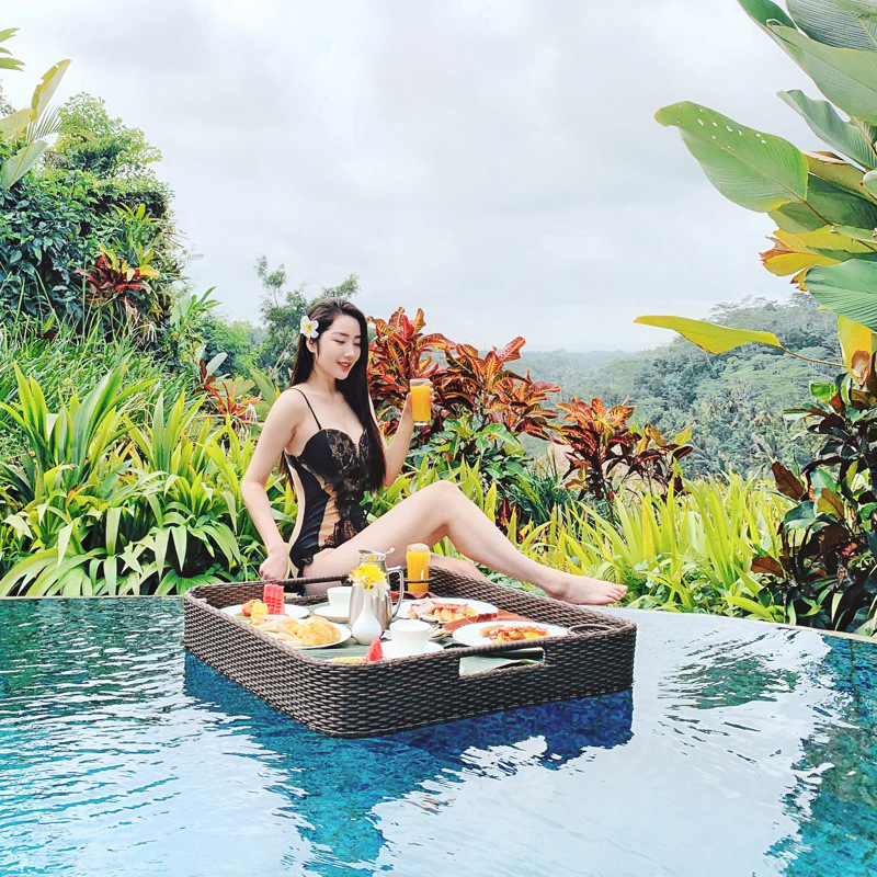 พร้อมส่งในไทย ถาดลอยน้ำ ถาดหวายลอยน้ำ Floating Breakfast ถาดเสิร์ฟอาหาร ถาดอาหารลอยสระน้ำ ทนน้ำทนแดด ถักสานด้วยหวายPE - รูปที่ 4