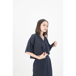 QueenCows เสื้อให้นม Esber Crop Shirt (Navy)