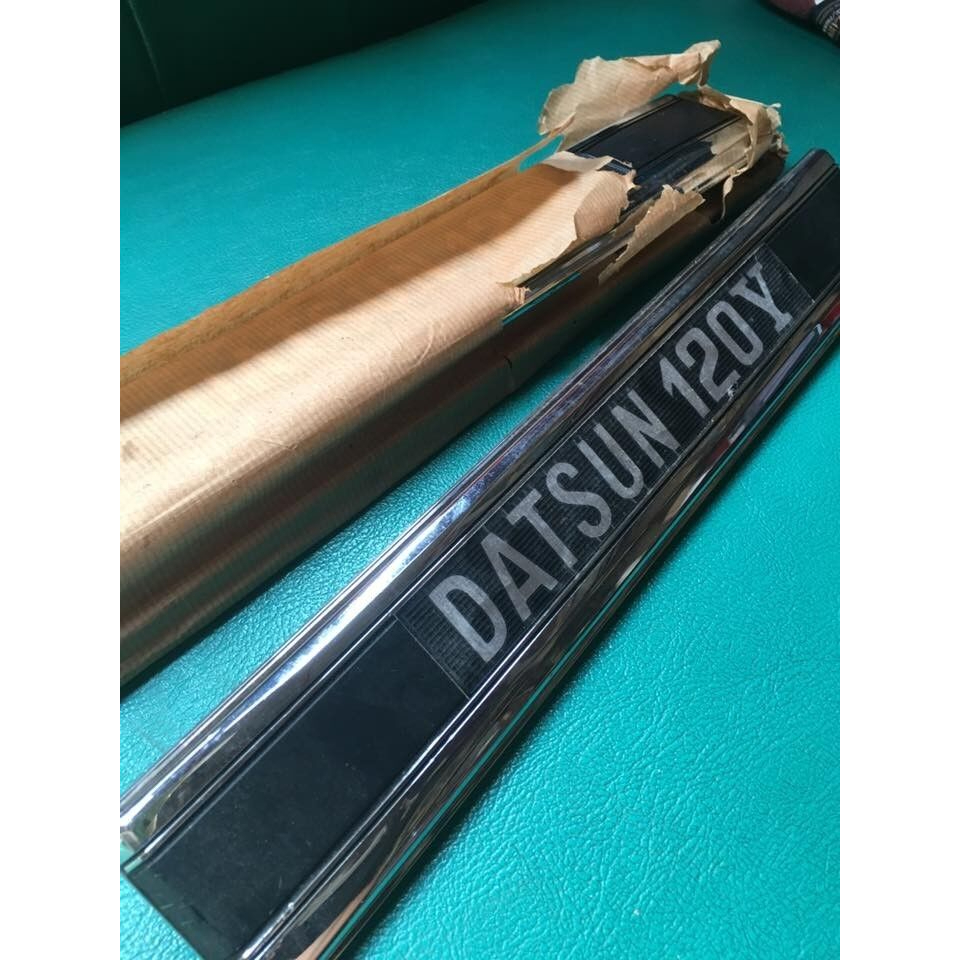 โลโก้ท้ายรถ ตัวหนังสือ datsun 120y B210 ของแท้ใหม่ ค้างสต็อก ญี่ปุ่น DATSUN SUNNY B210 B310 120Y Tru