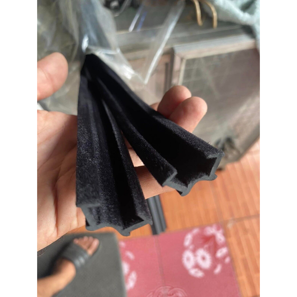 สักหลาดร่องกระกระจก ยางร่องกระจก แบบหนา ยาว2เมตร datsun /nissan 520 521 620 720 datsun pickup