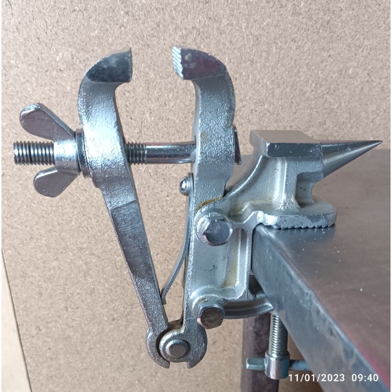 Vtg Russian USSR Small Bench Vise with Anvil for (Diy)Silversmiths - Watchmakers Nos