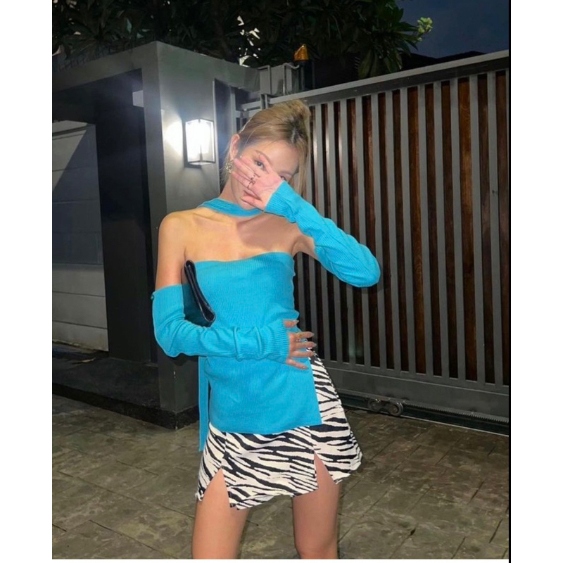 มือสอง สีฟ้า (size S) Hey rosie the label รุ่น Ronnie top shoulder off