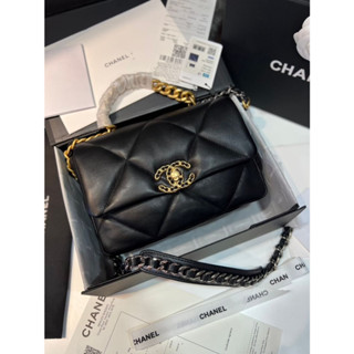 กระเป๋าสะพายข้าง  chanel  งาน original ( ออริ) หนังแท้ 100% งานสวย เป๊ะเหมือนแท้เลยค่ะ  size  26cm. ฿ Full box set