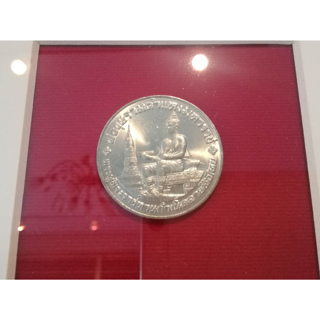 เหรียญ 10 บาท 700 ปี ลายสือไทย จำนวน 2 เหรียญ พร้อมกรอบรูป สวยงามครับ