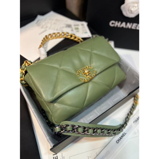 กระเป๋าสะพายข้าง  chanel  งาน original ( ออริ) หนังแท้ 100% งานสวย เป๊ะเหมือนแท้เลยค่ะ  size  26cm. ฿ Full box set