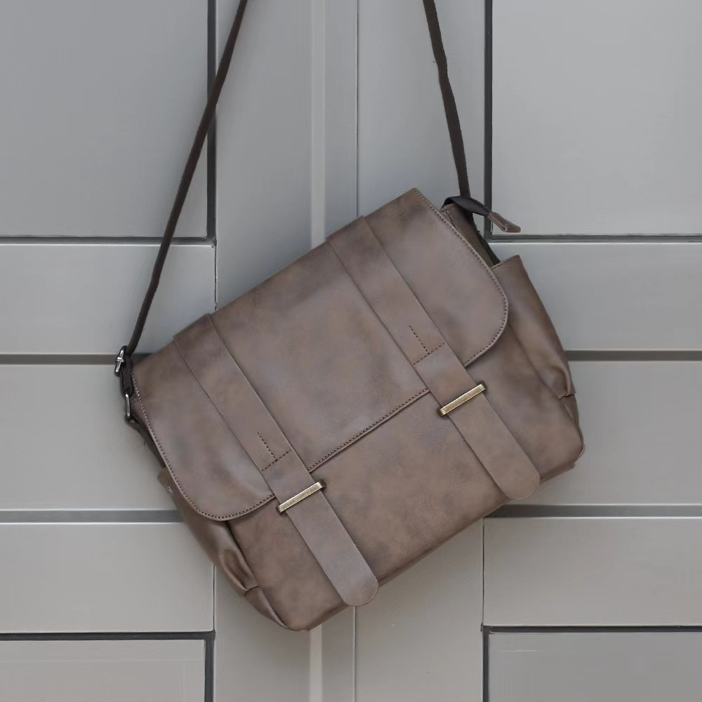 กระเป๋าสะพายข้าง ผู้ชาย หล่อเท่ห์ Handsome Crossbody bag กระเป๋าสะพายพาดลำตัว รุ่น W2642 ราคา ถูกที่สุด ดีลบีเคเค แกลเลอรีภาพที่ 3