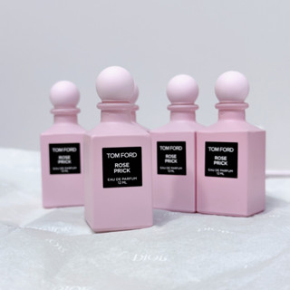 น้ำหอมจิ๋วมินิ Tom Ford Rose Prick EDP Gift​ Set​ 12ml แยกSet ขวดน่ารัก ตั้งโชว์ก็สวย พกพาก็สะดวก หัวแต้มตามจุดชีพจร