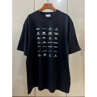 BALENCIAGA ARCHIVE LOGOS PRINT COTTON T-SHIRT เสื้อยืดคอกลมแขนสั้น แบรนด์บาลองเซียก้า