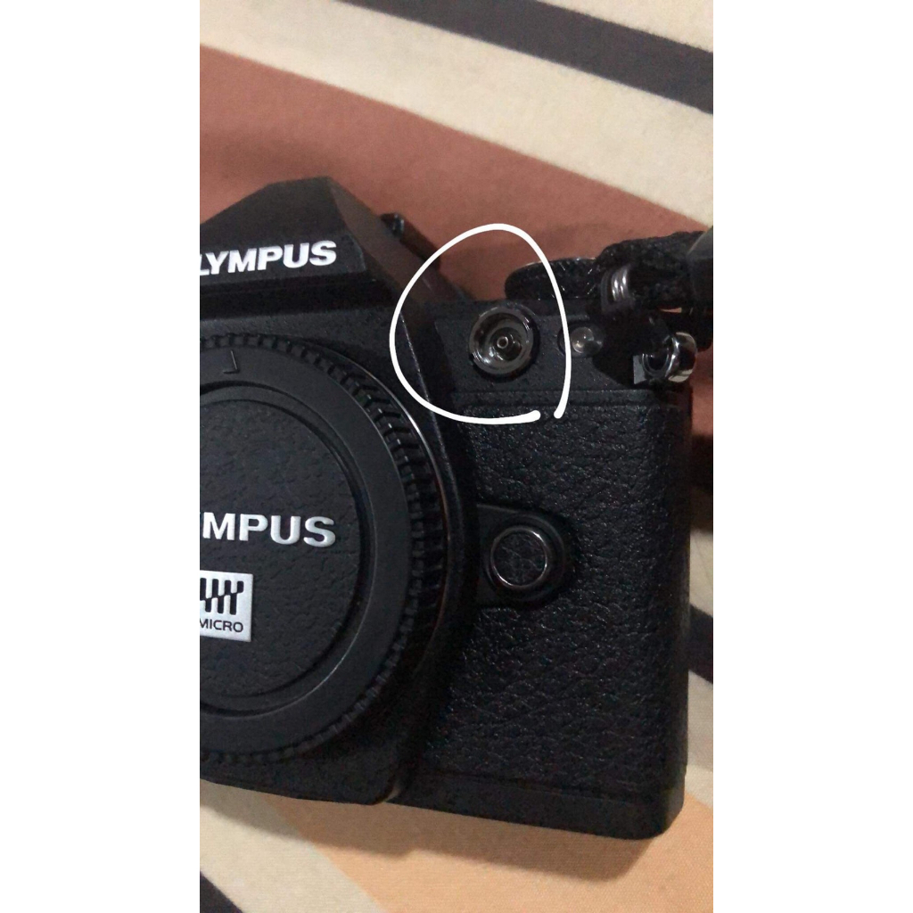 จุกพลาสติก พลาสติก ปิดช่องชัตเตอร์ซิงค์พอร์ต Olympus EM1 EM1 Mark II EM1 Mark III EM5 Mark II EM5 Ma