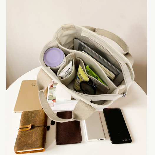 กระเป๋าผ้า สะพายข้างและถือได้ Model A ผ้าแคนวาส สีพื้น มีช่องด้านในกระเป๋ามาก ขนาดพอเหมาะพอดี - รูปที่ 4