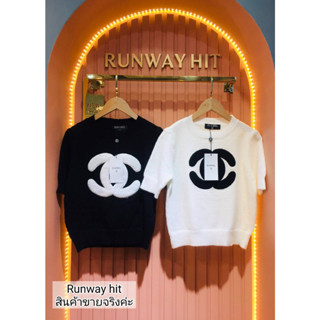 เสื้อผ้านิต ด้านหน้าเป็นงานปักลายนูนกำมะหยี่