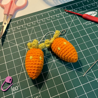 Baby Carrot Crochet Keychain🥕 (แครอท)