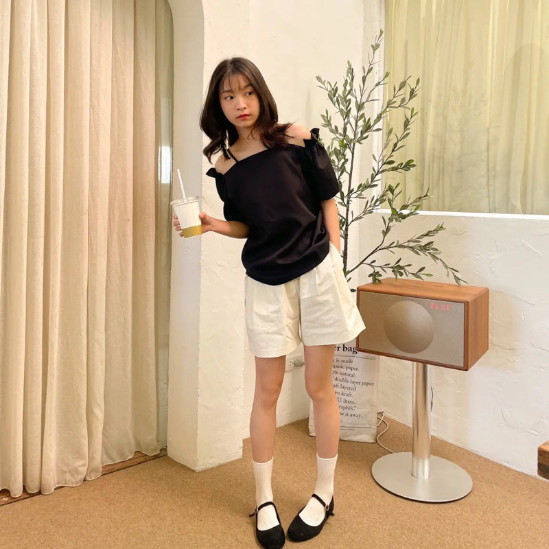 Lusytop (เติมสต๊อคสีขาวแล้วค่า💖) เสื้อสายเดี่ยวปาดไหล่