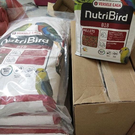 อาหารนก นูทริเบิร์ด Nutribird B18 แบ่ง 0.5-1 กิโลกรัม