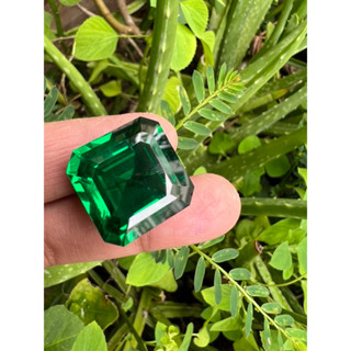 Lab Emerald Green Square 15mm- 13cts