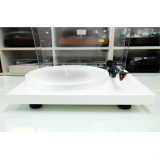 เครื่องเล่นแผ่นเสียง Pro-Ject Debut Carbon DC Esprit High Gloss White (New)