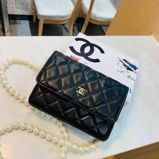 CHANEL กล่องขาว 💟 จะบอกว่างานใหม่สวยแรงมากกกก กล่อง ถุง ใบเซอร์ มันปังไปหมด งานซีนกล่องคือเริ่ด ขนาด 21 x 15 x 5 📍