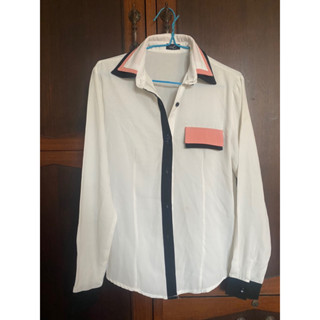 เสื้อเชิ้ตขาว คอปกแต่งสี