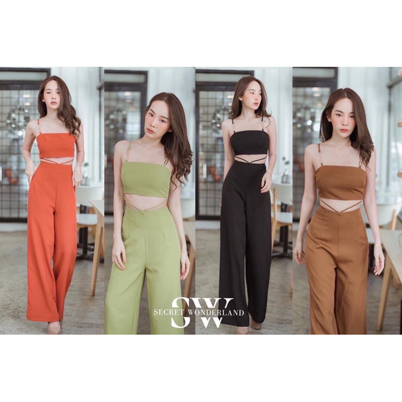 เสื้อสายเดี่ยวตัวสั้นแต่งอพไหล่ที้สานมาพร้อมกางเกงเอวสูงแต่งสายคาดเอวผูกด้านหลัง
