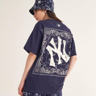 👑ผ่อน0%~แท้100%👑 MLB Paisley Back Logo T-Shirt เสื้อยืดสีกรม logo NY 💙💙 Code: 3ATS52023-50NYD