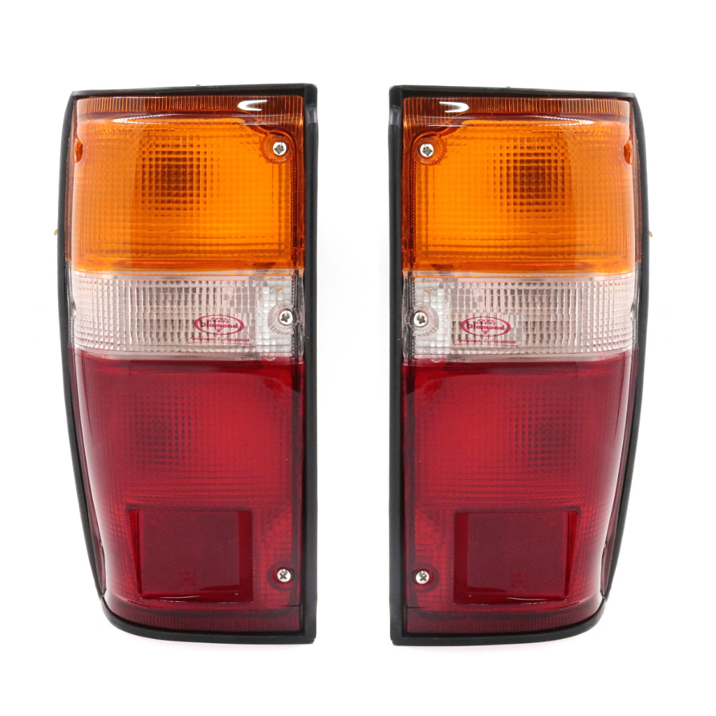 เสื้อไฟท้าย ไฟท้าย 3สี 1คู่ โตโยต้า ไฮลักซ์  ฮีโร่ 2WD 4WD LN55 LN65 RN55 RN65 YN58 Toyota Hilux Pic