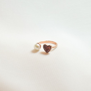 เครื่องประดับ Rock Me Jewelry รุ่น Double Mini Heart &amp; Pearl Ring แหวน ทองเหลือง ประดับพลอย