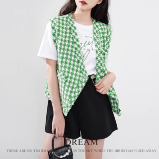 เสื้อกั๊กลายสก็อตผ้าทวิต มีกระเป๋า2ใบด้านหน้าใช้งานได้จริงแต่ง detail ขอบรุ่งริ่งรอบตัว 5685-5684