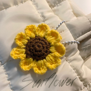 sunflower keychain🌻🧶 พวงกุญแจดอกทานตะวันไหมพรม