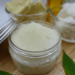 Shea Sugar Butter Body Scrub เชียร์บัตเตอร์สครับ ขนาด 120 กรัม