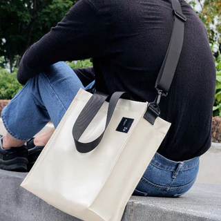 กระเป๋าสะพายข้าง ผ้าใบกันน้ำ สะพายไหล่ ขนาดกลาง ใส่ของ Laptop Tablet พกพาสะดวก FOLDER BAG KIDNAP ME.