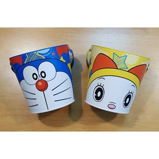 กล่องเหล็ก โดราเอมอน Doraemon โดเรมี Doraemi ของแท้ ขายเป็นคู่ ลายสวย ขนาด สูง 12 ซม. กระป๋องเหล็กเก็บของ มีหูหิ้ว