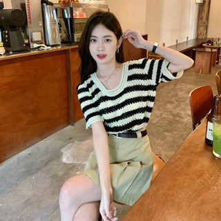 heygirlshop.th เสื้อยืดแขนสั้น ผ้าถัก คอกว้าง ลายทาง สไตล์เกาหลี แฟชั่นฤดูร้อน สําหรับผู้หญิง