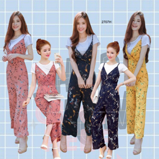 👗Pfashion [ส่งไว!!🚛] P2707 เซต 2 ชิ้นเสื้อยืดสีขาว+เอี้ยมกางเกงสายเดี่ยว ลายดอกSet of 2 pieces: white t-shirt