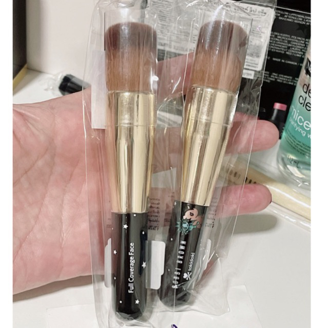 เคาน์เตอร์ไทย แปรงแต่งหน้า Bobbi Brown Full Coverage Face Brush #Tokidoki Limited