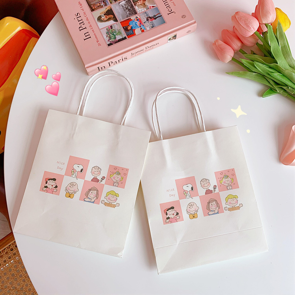 พร้อมส่งในไทย ถุงกระดาษ หูหิ้ว สีขาว ลายสนูปี้ Snoopy การ์ตูน น่ารัก มี11แบบ