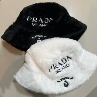 หมวกไหมพรม Prada wool knit hat