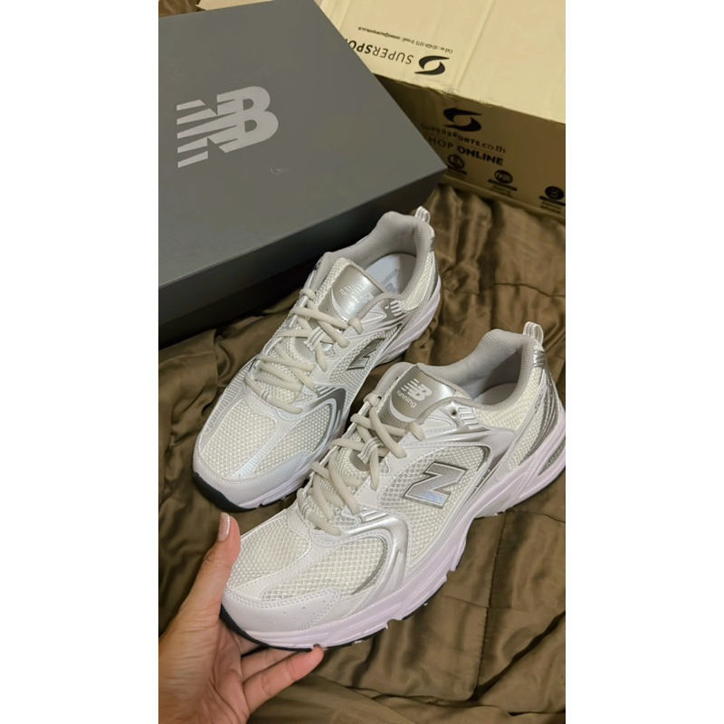 NEW BALANCE MR530EMA D 👟✨  มือ1 จาก ซุปเปอร์สปอร์ต  US 10 ความยาว 28 cm  สีNb White