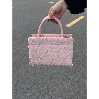 กระเป๋าสีชมพู มือ1 👛