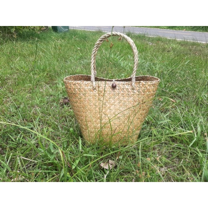 กระเป๋ากระจูด ทรงคิม ขนาด6×8 ราคา 90 บาท