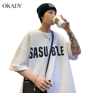 OKADY เสื้อยืดผู้ชาย เสื้อคู่ ใส่ได้ทั้งผู้ชายและผู้หญิง สไตล์ฮ่องกง การพิมพ์ เทรนด์ตัวหลวมแขนสั้น