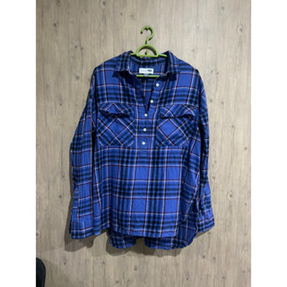 เสื้อเชิ้ตแขนยาวลายสก๊อตใหญ่ น้ำเงินแดงขาว old navy size M ยาวหน้า 27.5” ยาวหลัง30” อก 42” ผ้านิ่มมาก