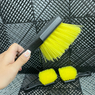 แปรงทำความสะอาดยาง แปรงขัดยาง Tire Brush (ขนเหลือง)