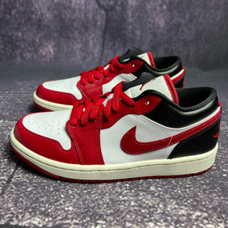 ของแท้ 100%รองเท้าบาสเก็ตบอล Air Jordan 1 Low Low Top Retro ขาวแดงดำ