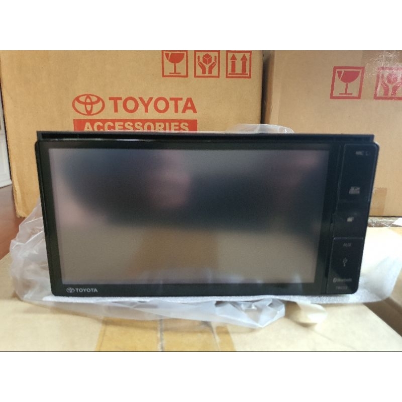 เครื่องเล่น dvd,vcd,mp3,bluetooth,usb, ต่อกล้องมองหลังได้ มีแผนที่ ใส่ Toyota Vigo,Fortuner และใส่รถเก๋งได้ "พาร์ทแท้"