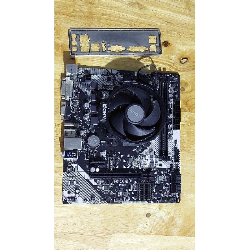 AMD	Ryzen 5 2600 พร้อมบอร์ด asrock b450m-hdv r4.0มือสอง